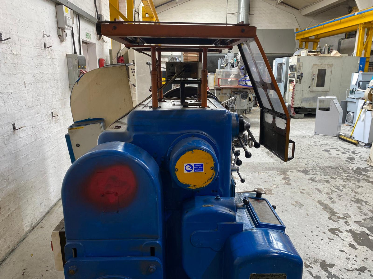 
                  
                    DSG Type 25 Heavy Duty Centre Lathe
                  
                