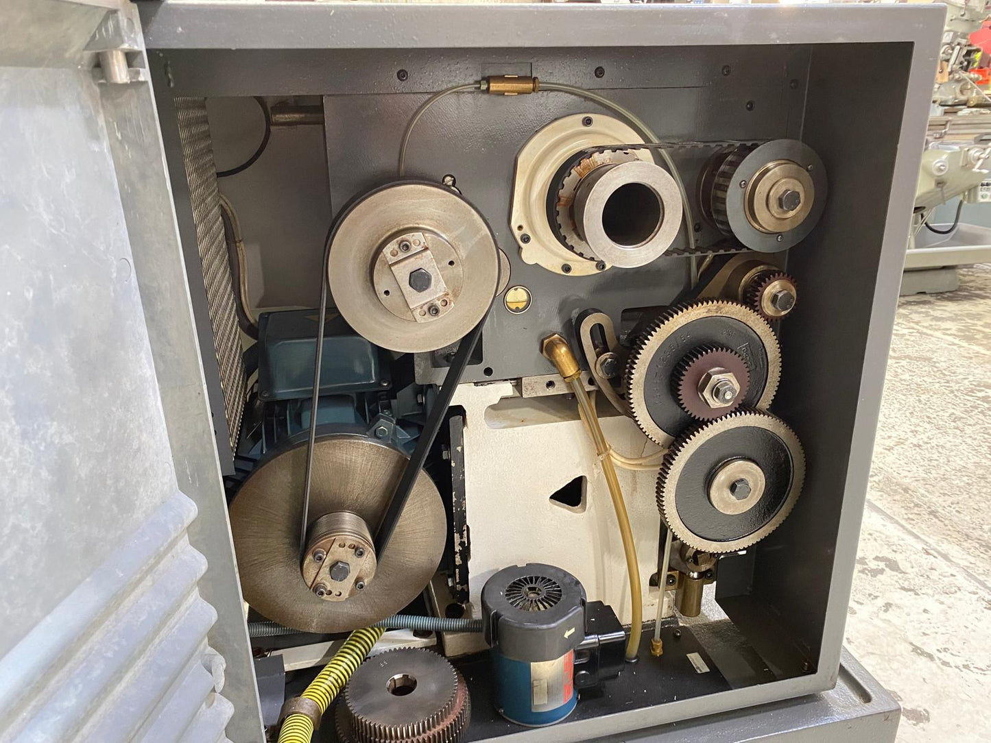 
                  
                    Colchester Triumph VS2500 Gap Bed Centre Lathe Ex College As New Condition
                  
                