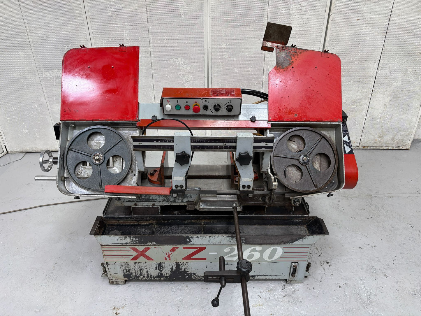 
                  
                    XYZ UE-250A Horizontal Bandsaw (2003)
                  
                