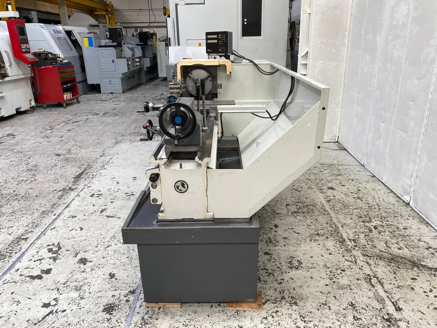 
                  
                    Colchester Triumph VS2500 Gap Bed Centre Lathe Ex College As New Condition
                  
                