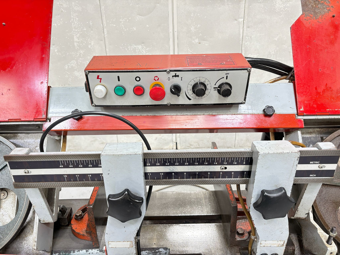 
                  
                    XYZ UE-250A Horizontal Bandsaw (2003)
                  
                