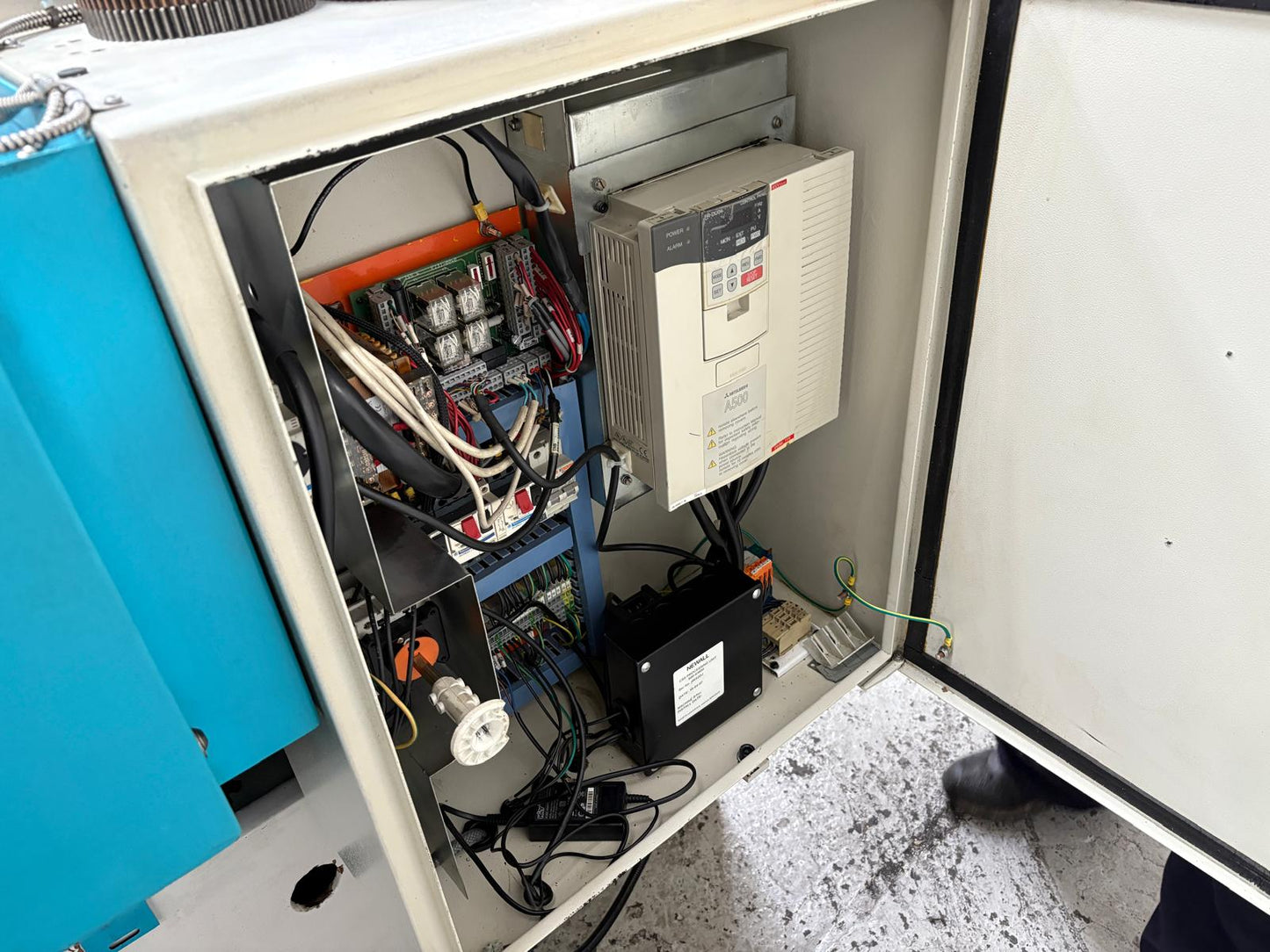 
                  
                    Colchester Triumph VS2500 Gap Bed Centre Lathe (2007)
                  
                