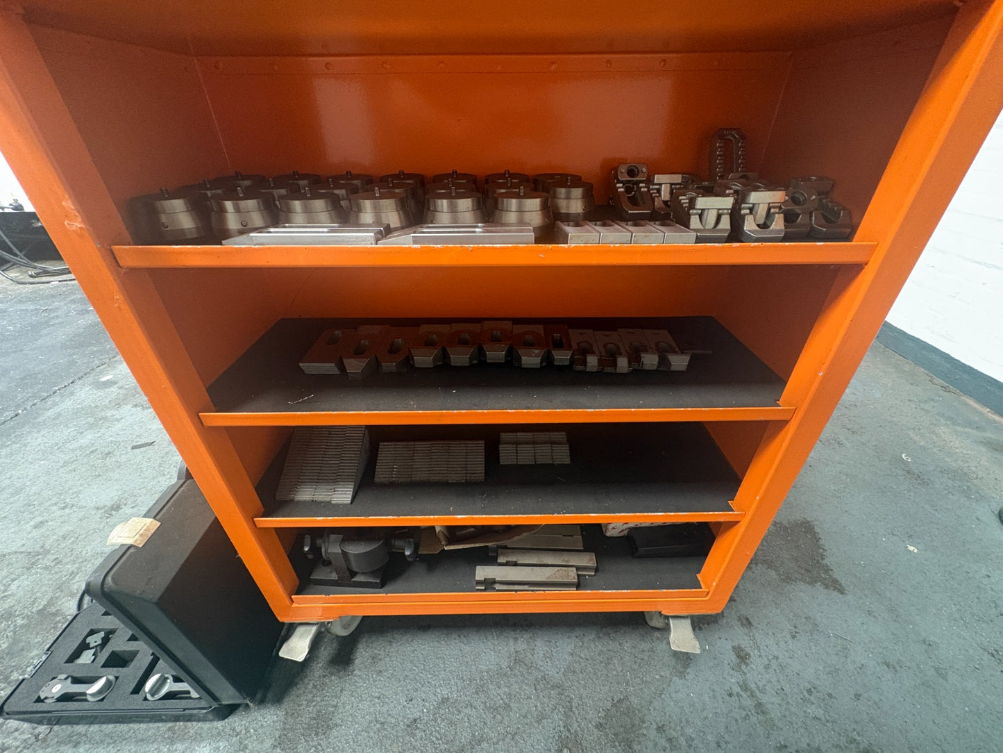 
                  
                    AMF Modular Clamping & Workholding System on Mobile Trolley
                  
                