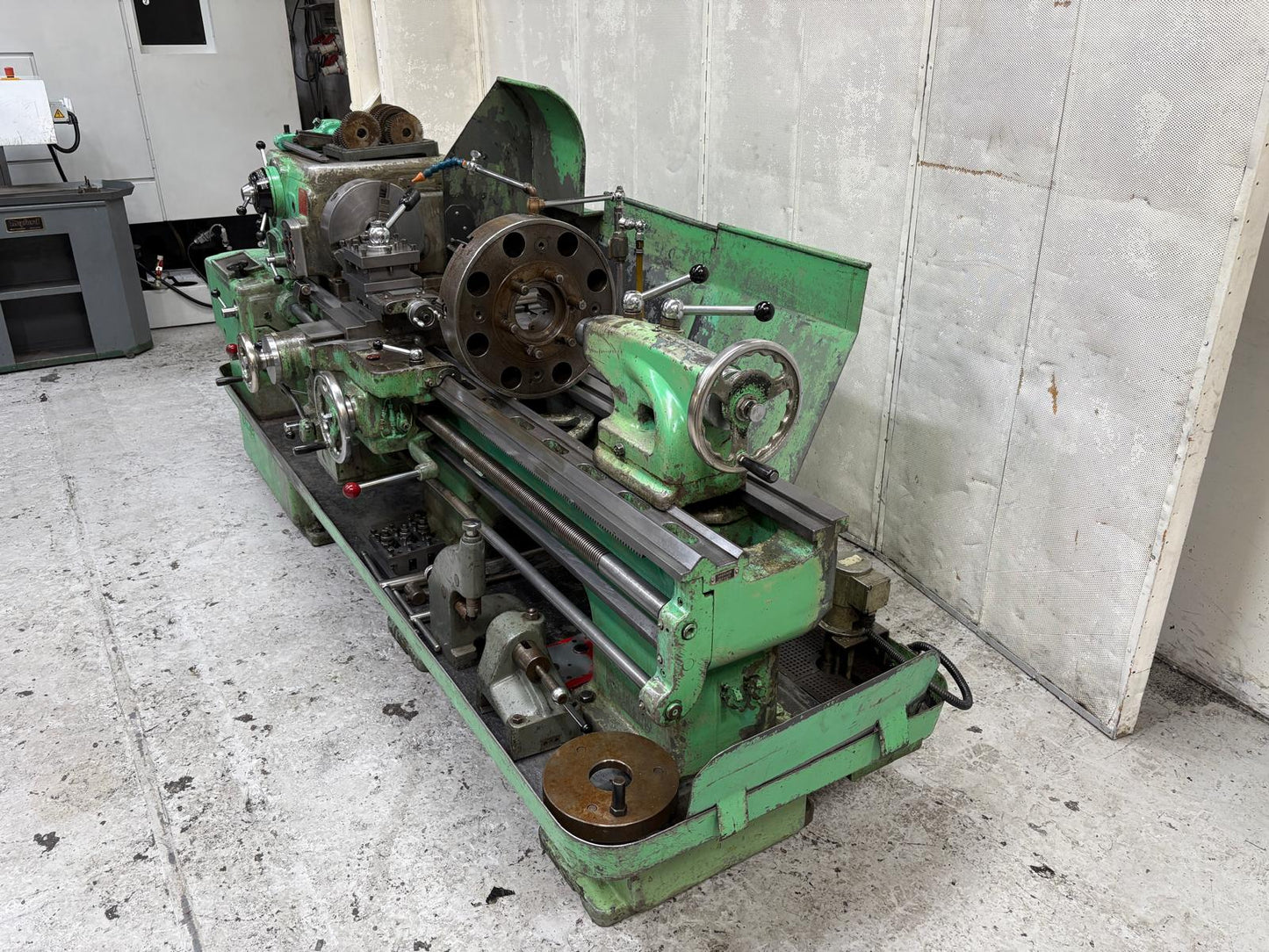 
                  
                    DSG Type 15 x 60 Straight Bed Tool Room Centre Lathe
                  
                