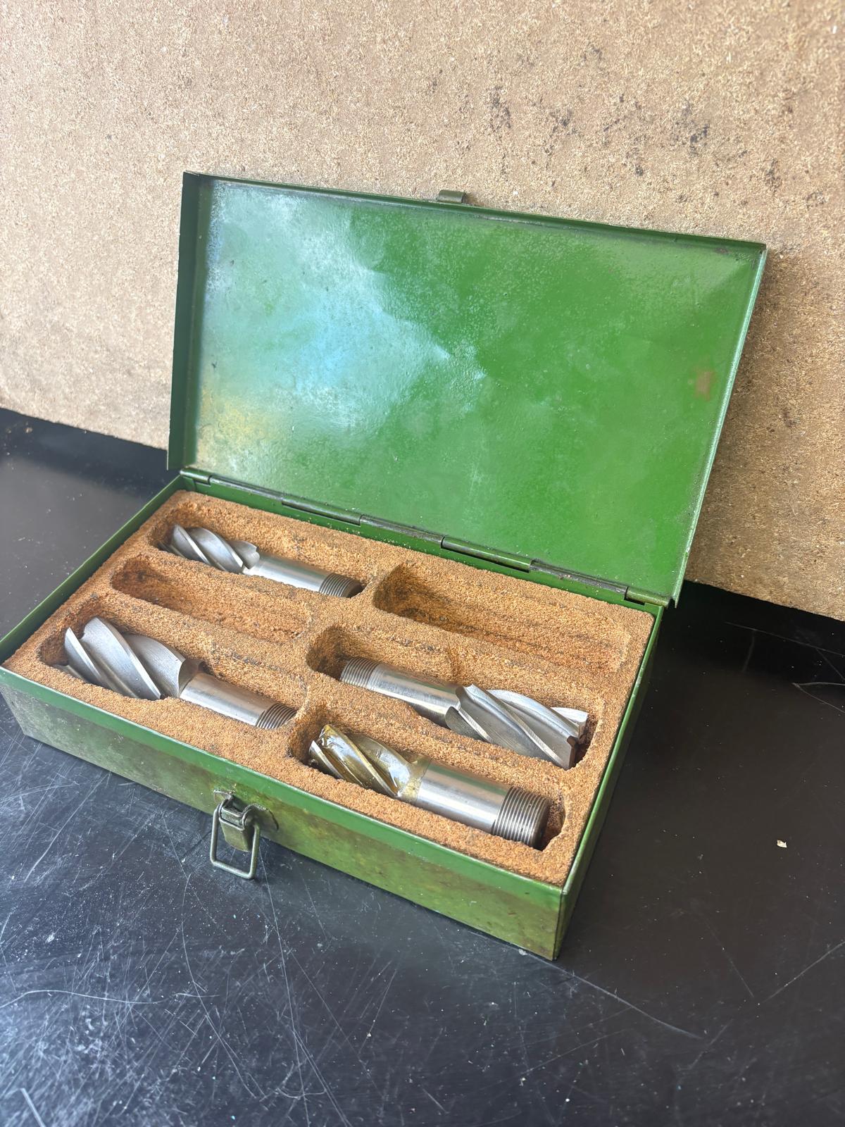 
                  
                    Large Spiral End Mills
                  
                