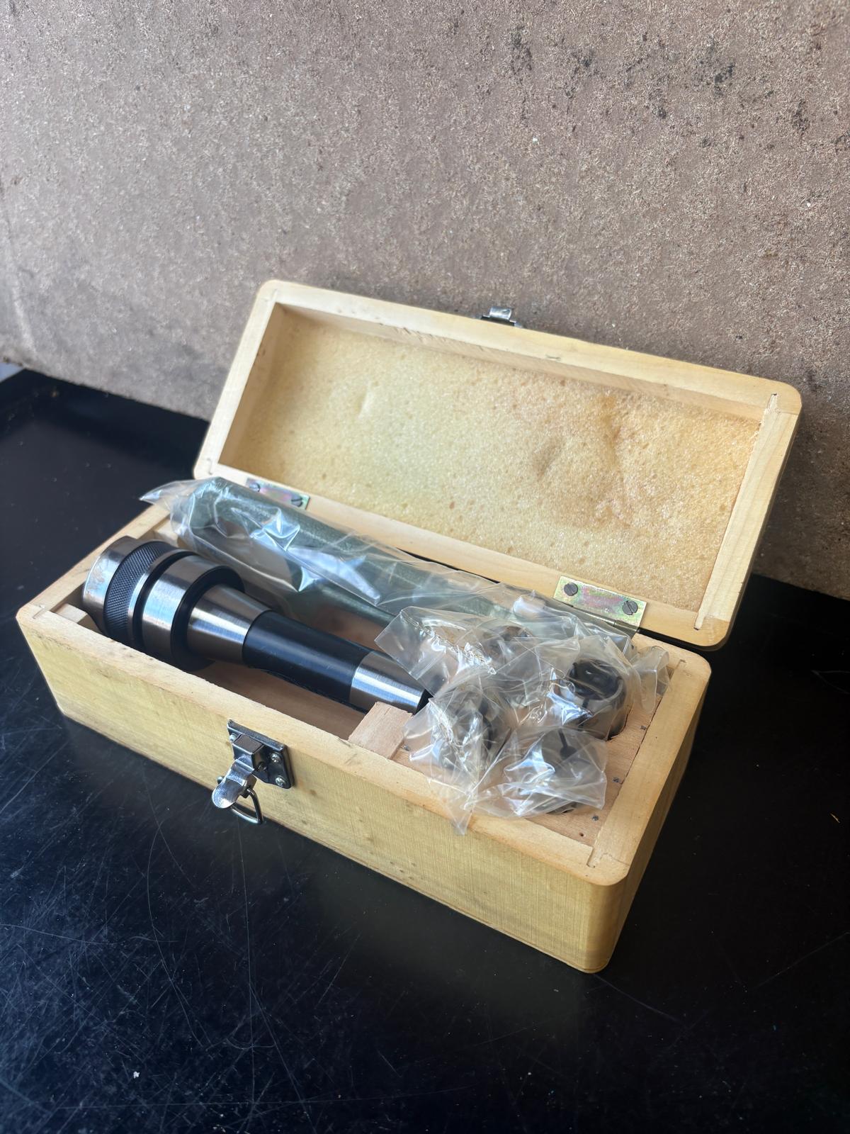 
                  
                    R8 Collet Chuck & Collets
                  
                
