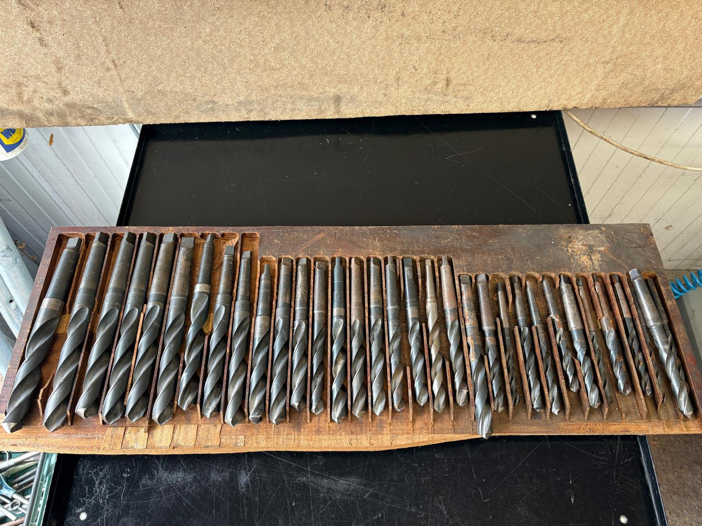 
                  
                    **JOB LOT** 33 PCS High Speed Steel Metric Twist Drills 10ml To 26ml
                  
                