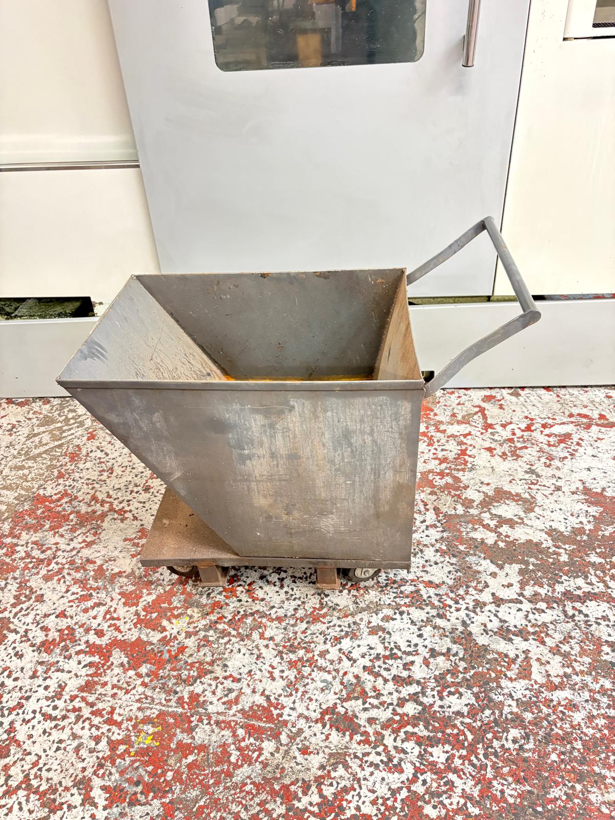 
                  
                    Tipping Skip
                  
                