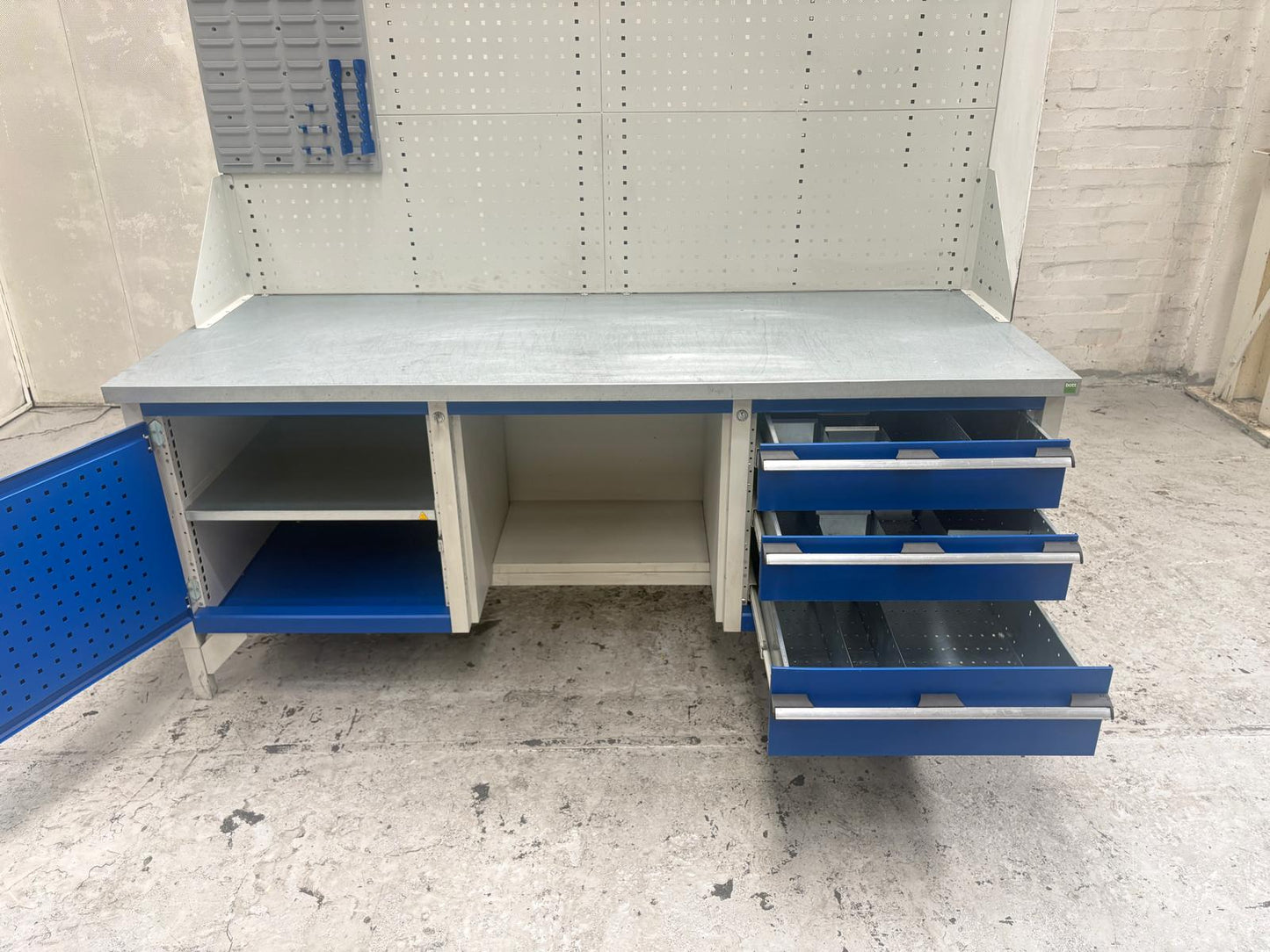 
                  
                    Bott Cubio Heavy Duty Work Station
                  
                