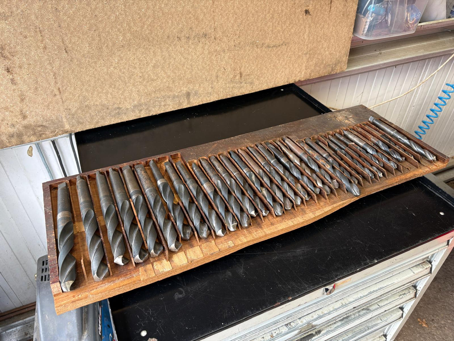 
                  
                    **JOB LOT** 33 PCS High Speed Steel Metric Twist Drills 10ml To 26ml
                  
                