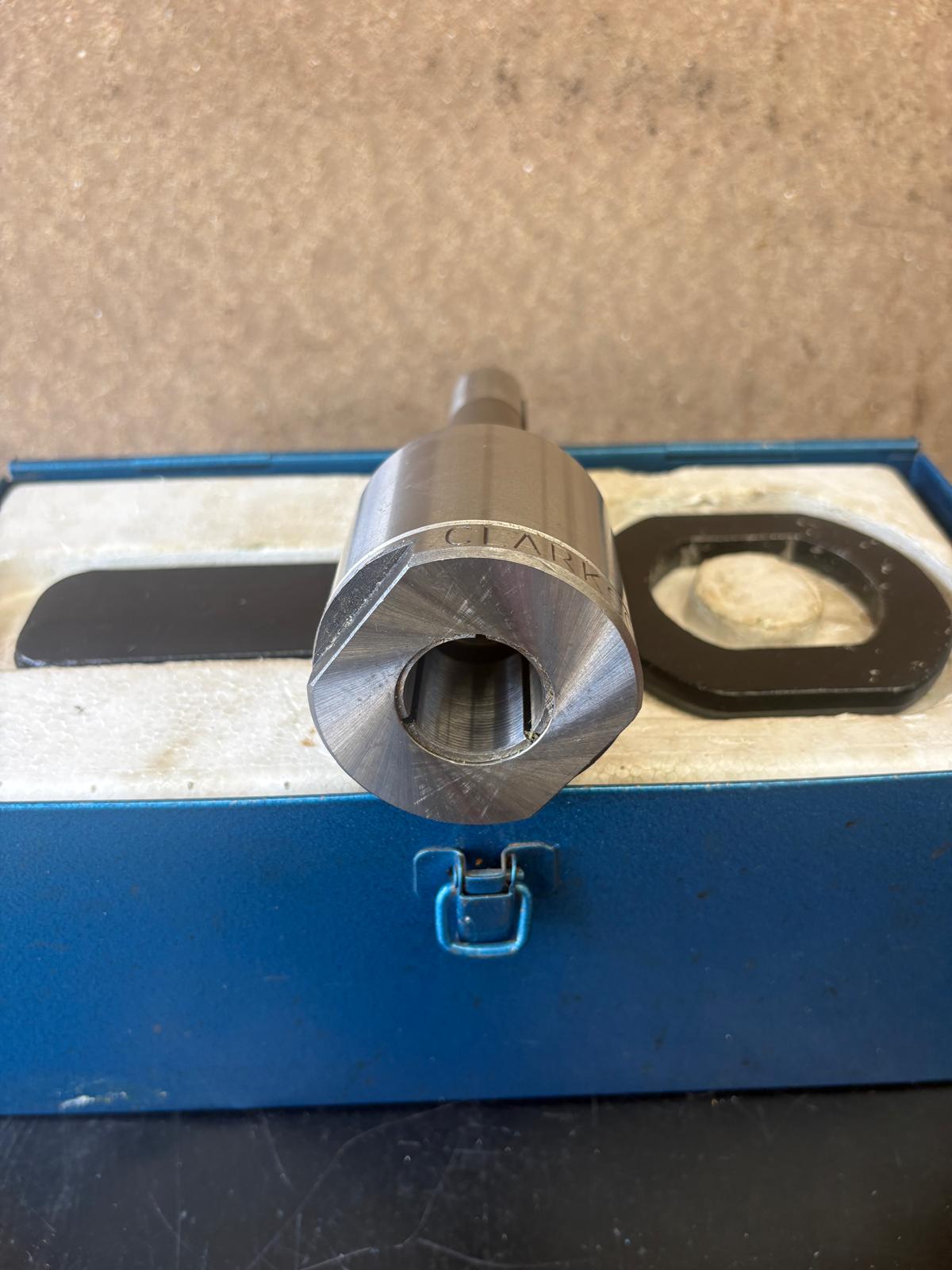 
                  
                    R8 Clarkson Autolock Collet Chuck
                  
                