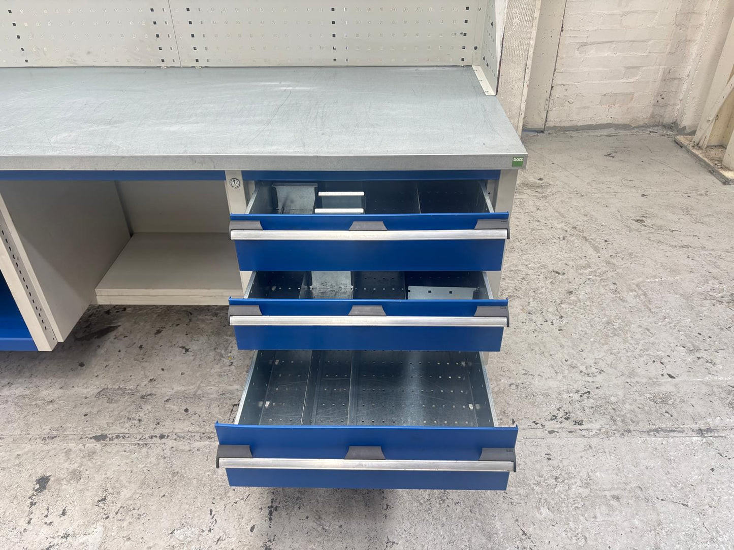 
                  
                    Bott Cubio Heavy Duty Work Station
                  
                