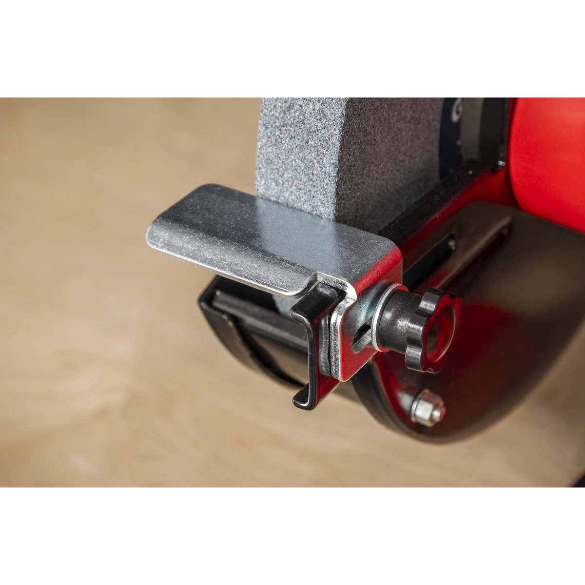
                  
                    200mm Heavy-Duty Bench Grinder 600W/230V
                  
                