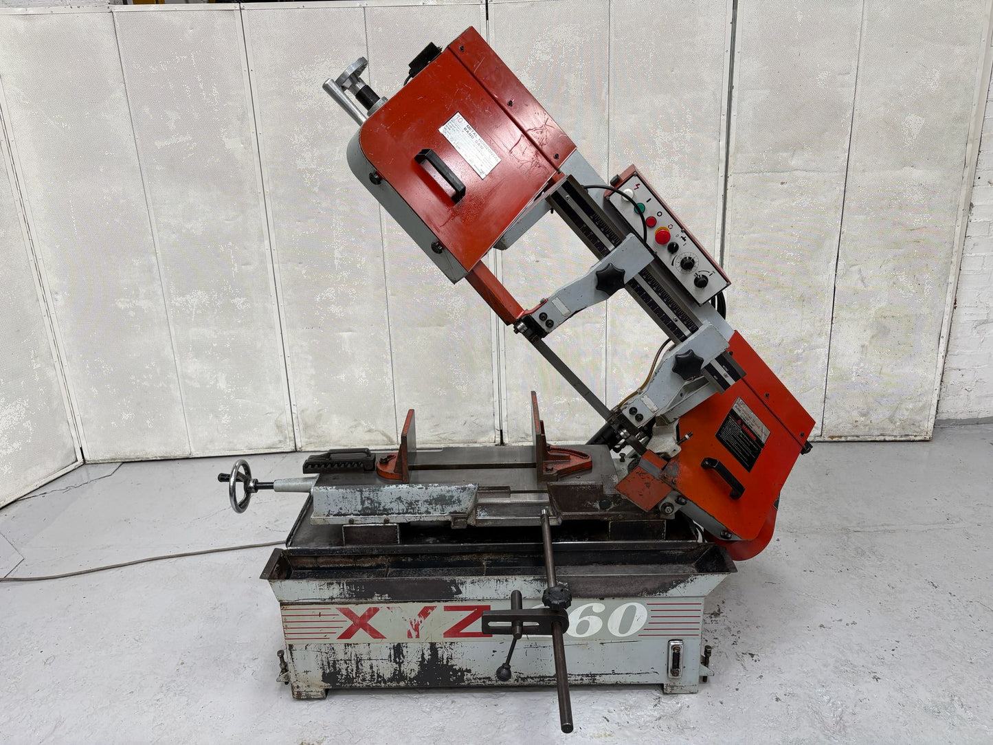 
                  
                    XYZ UE-250A Horizontal Bandsaw (2003)
                  
                