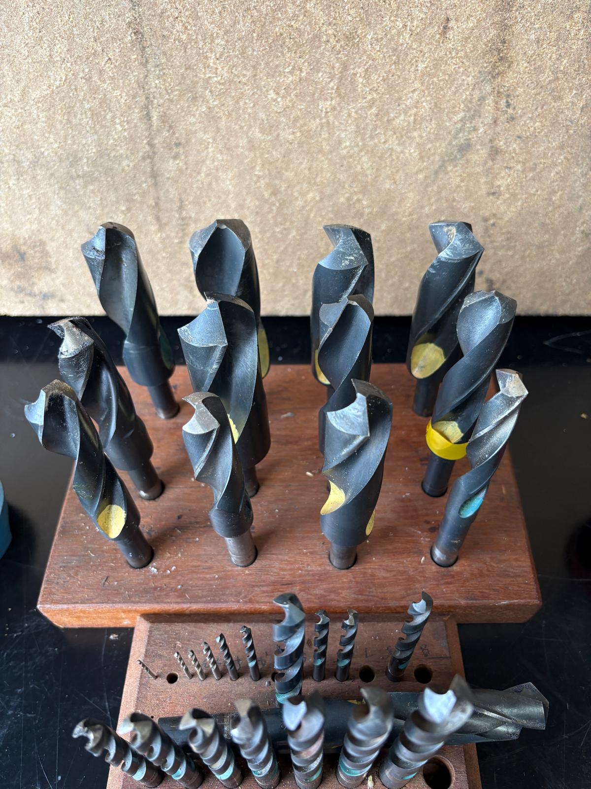 
                  
                    SET OF 93PCS METAL WORKING DRILL BITS
                  
                