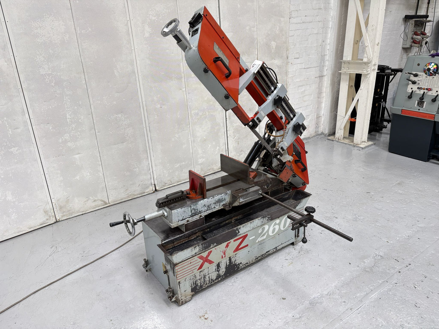 
                  
                    XYZ UE-250A Horizontal Bandsaw (2003)
                  
                
