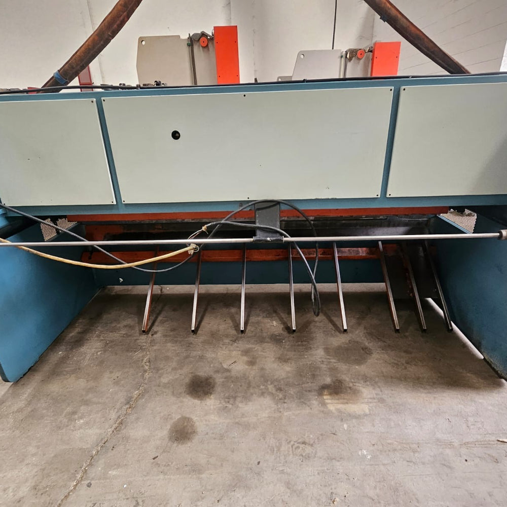 
                  
                    Gasparini Model 3004:6 Hydraulic Rake Guillotine Shear
                  
                