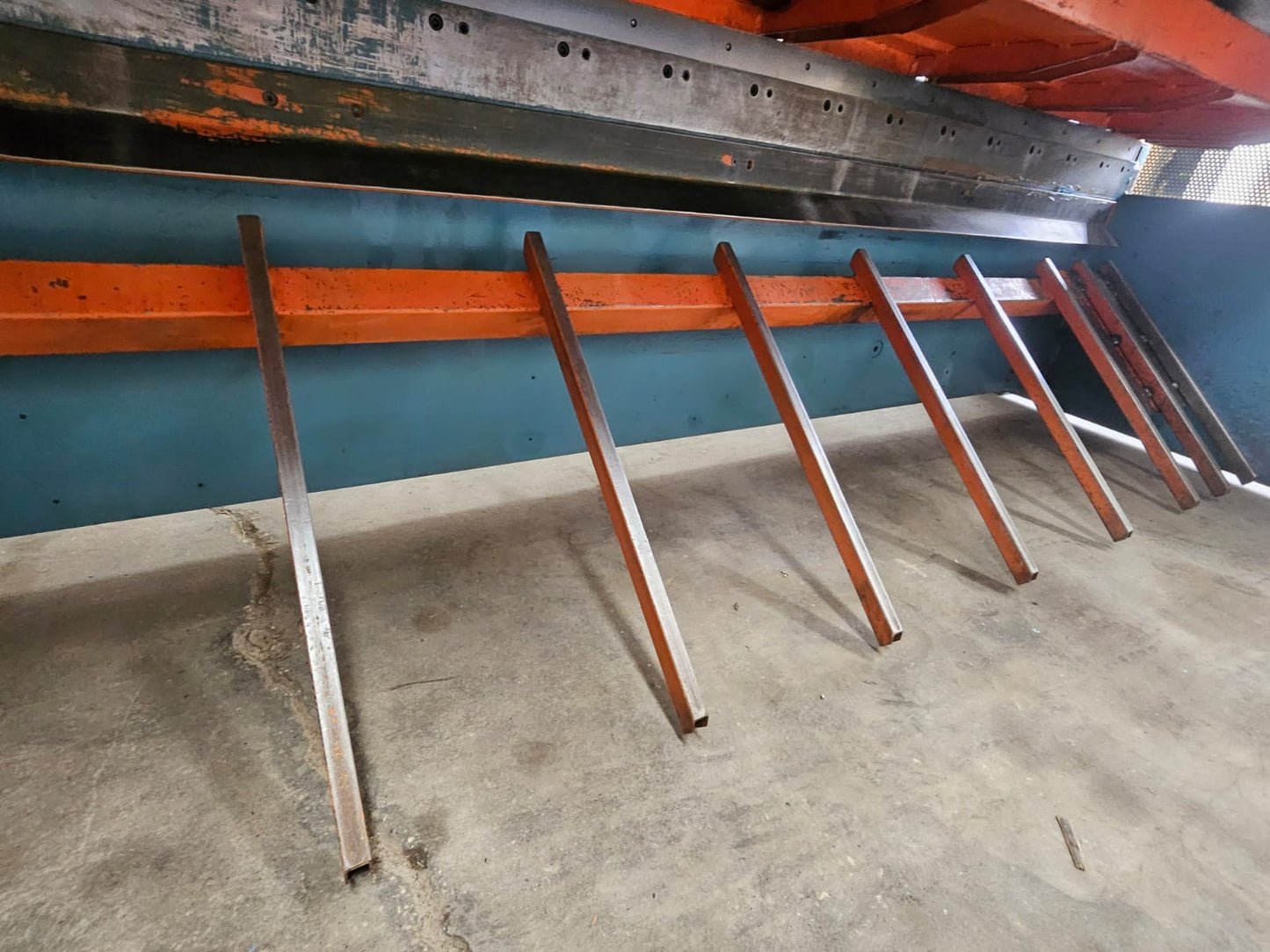 
                  
                    Gasparini Model 3004:6 Hydraulic Rake Guillotine Shear
                  
                