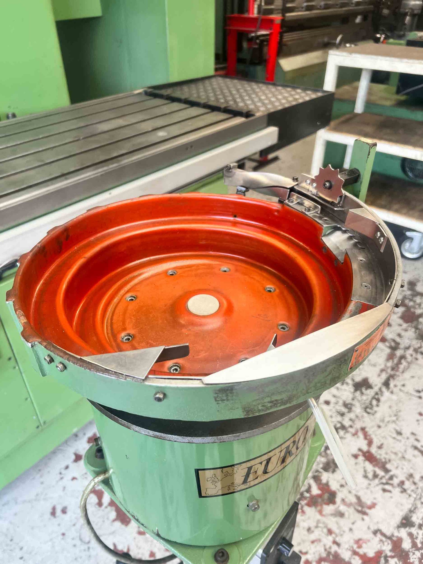 
                  
                    Euro 250 Series Vibratory Bowl Feeder
                  
                