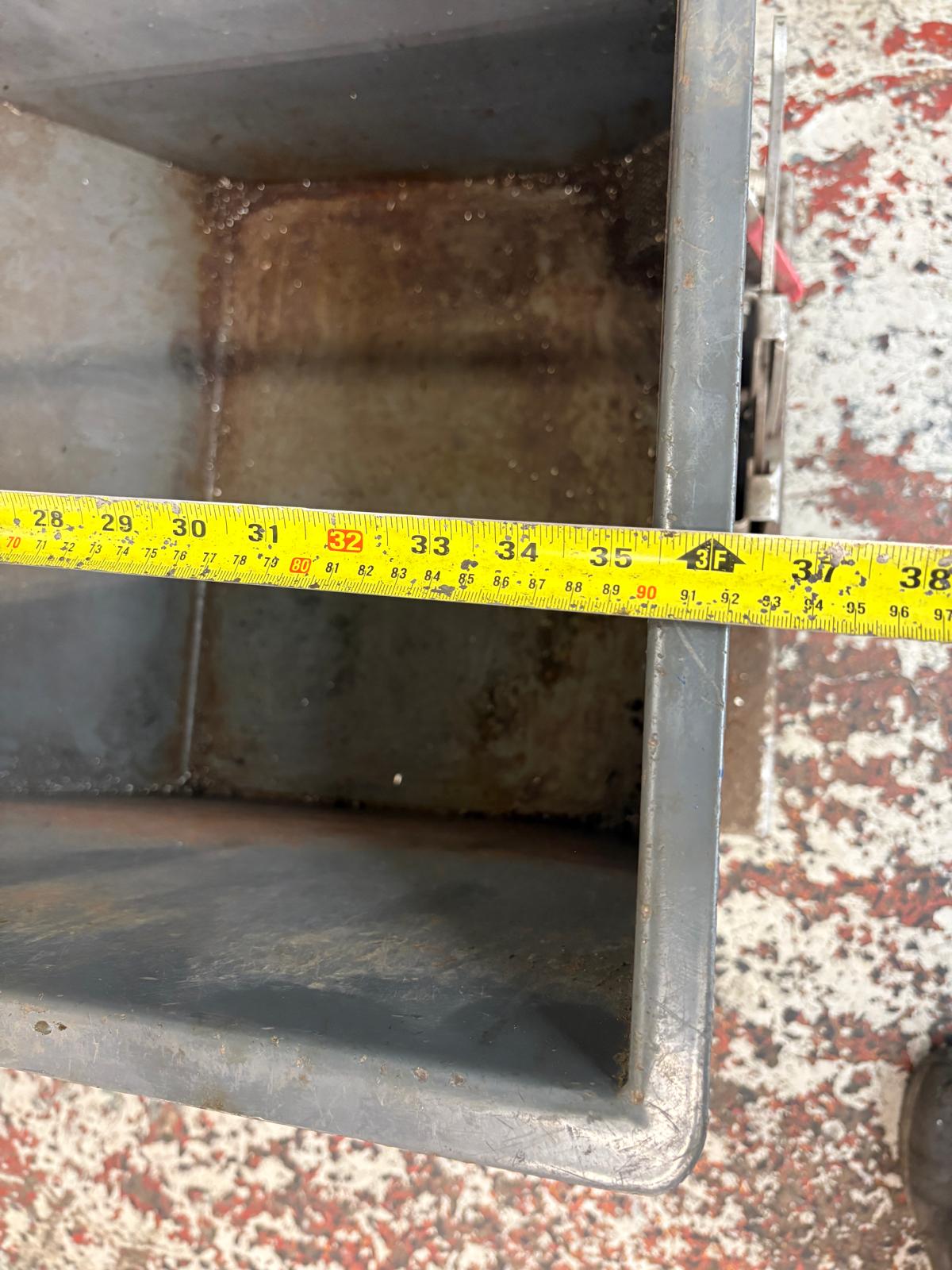 
                  
                    Tipping Skip
                  
                