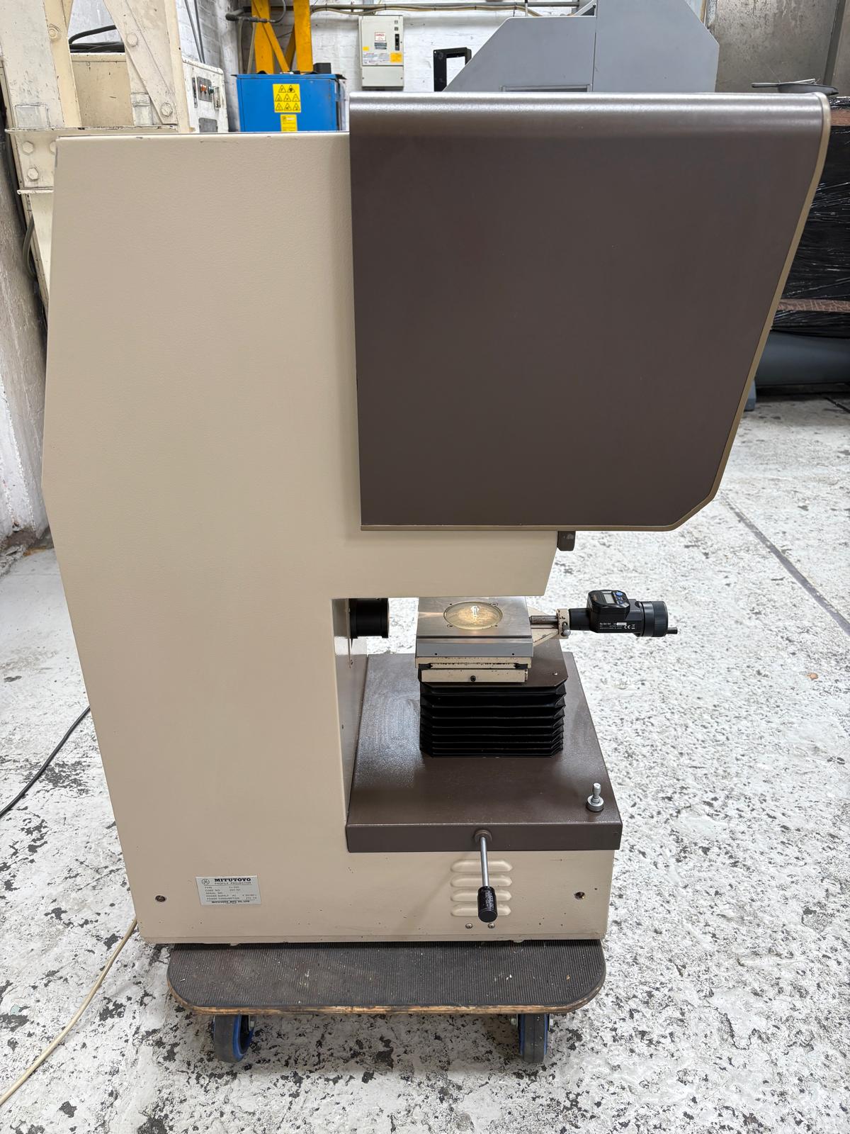 
                  
                    Mitutoyo PJ300H Profile Projector
                  
                