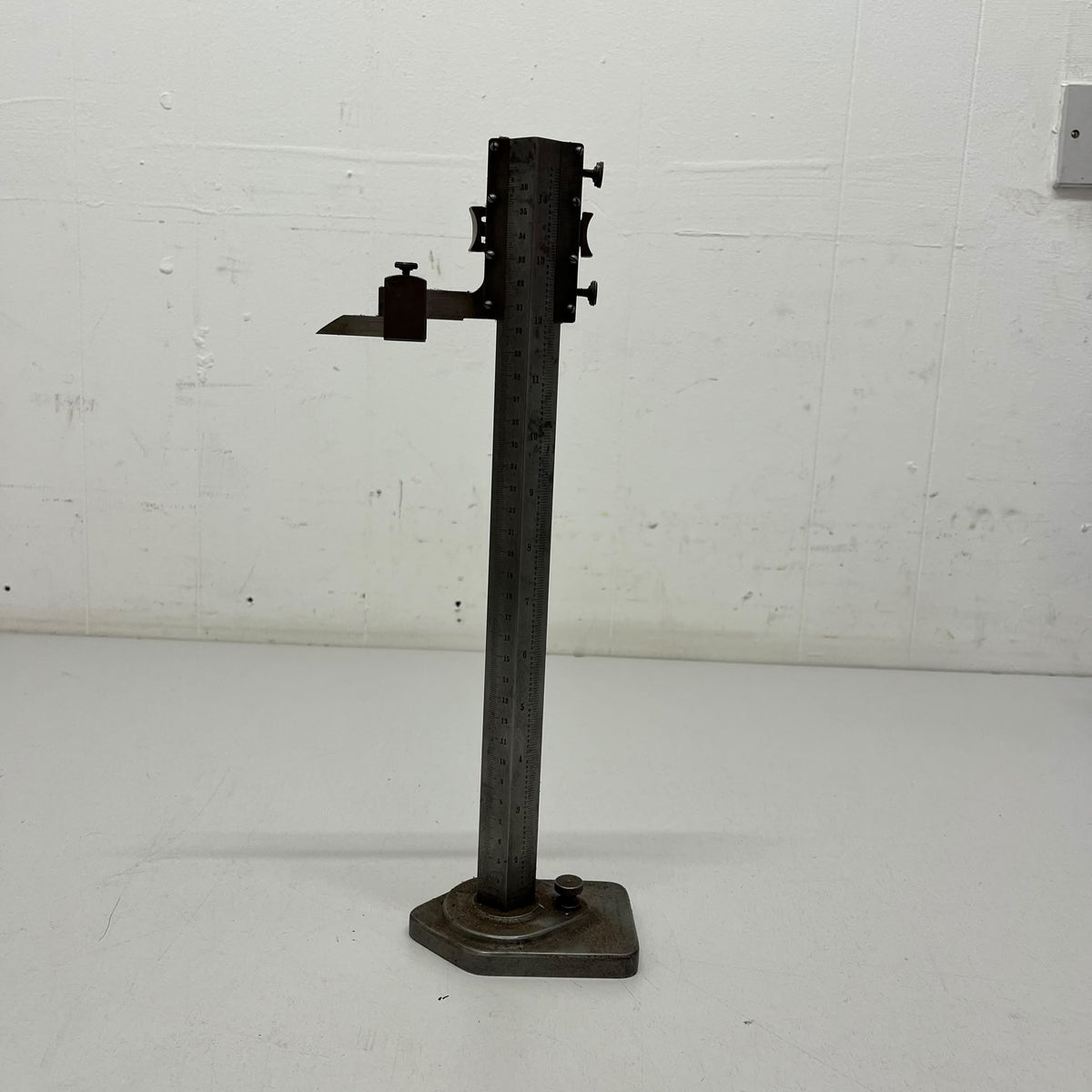 
                  
                    Height Gauge (370MM-14.5 in)
                  
                