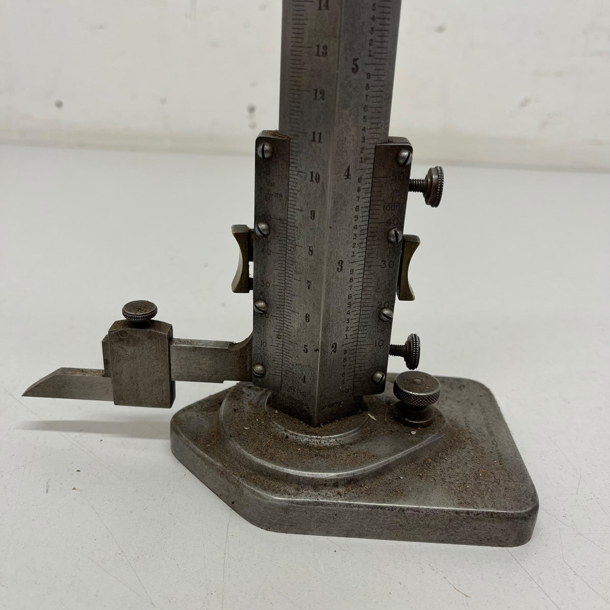 
                  
                    Height Gauge (370MM-14.5 in)
                  
                