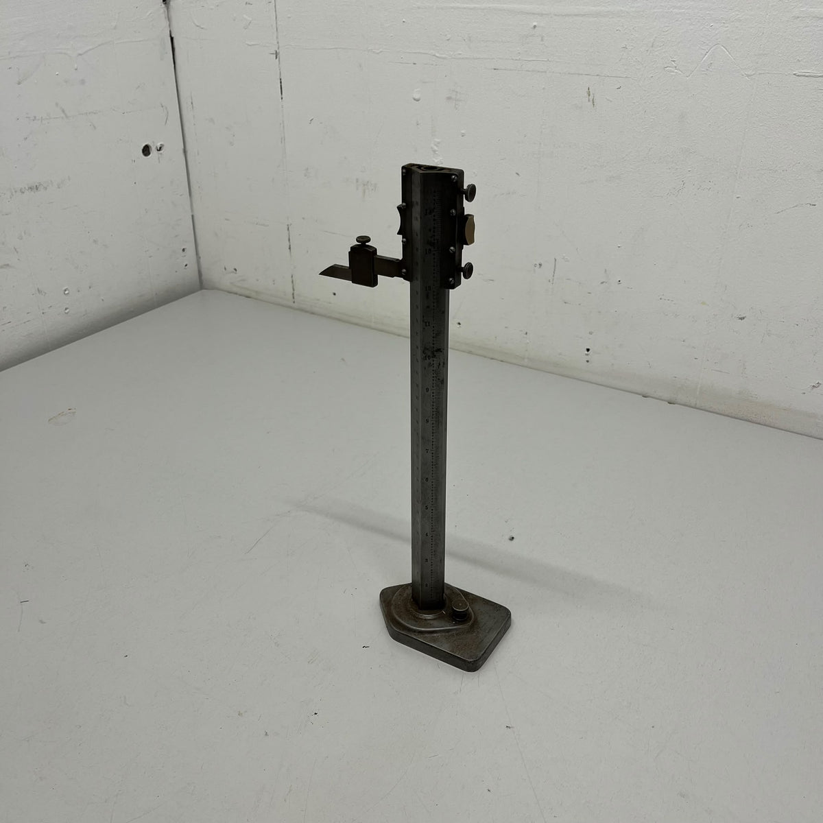 
                  
                    Height Gauge (370MM-14.5 in)
                  
                