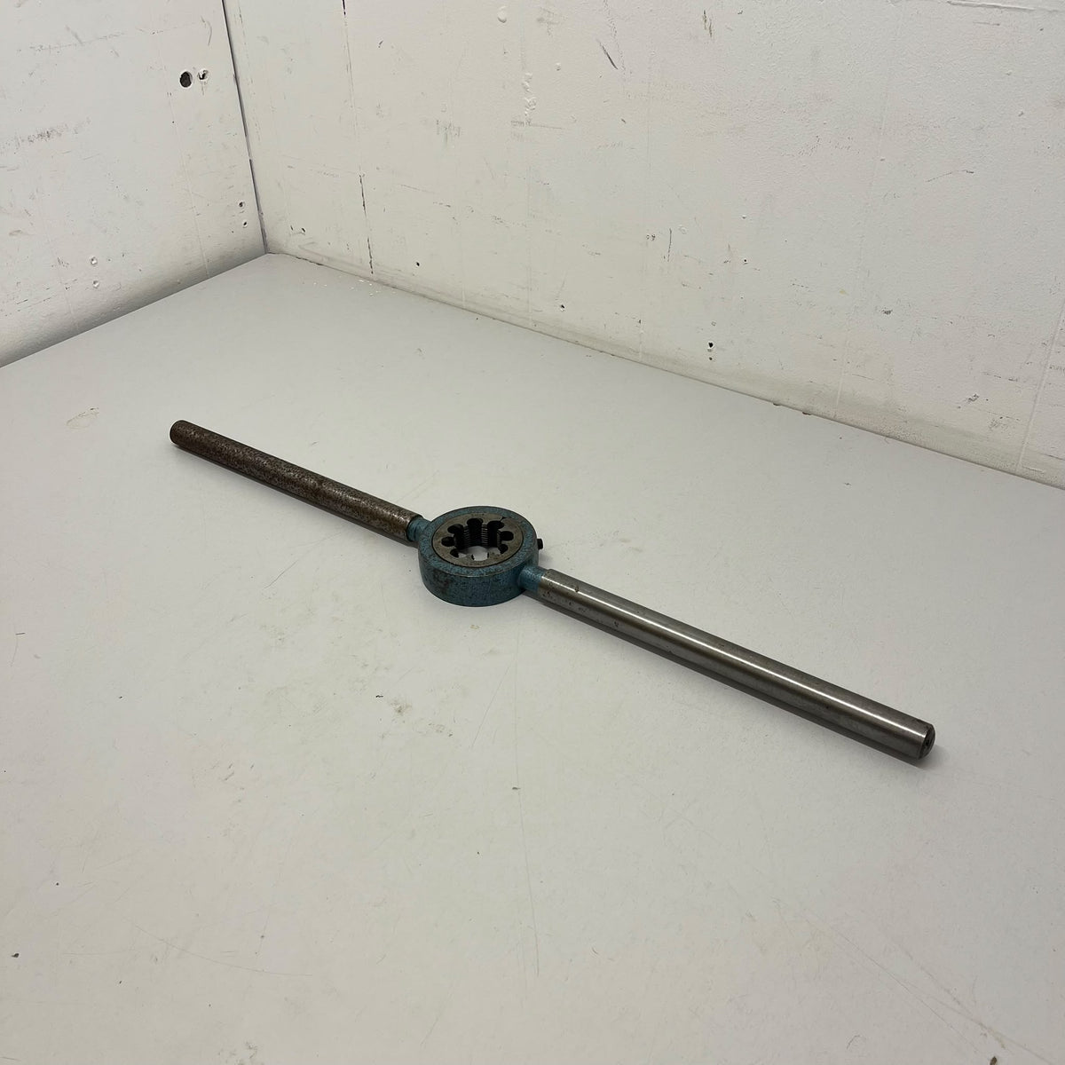 
                  
                    Heavy Duty 30" Die Stock Holder 3" Die Capacity
                  
                