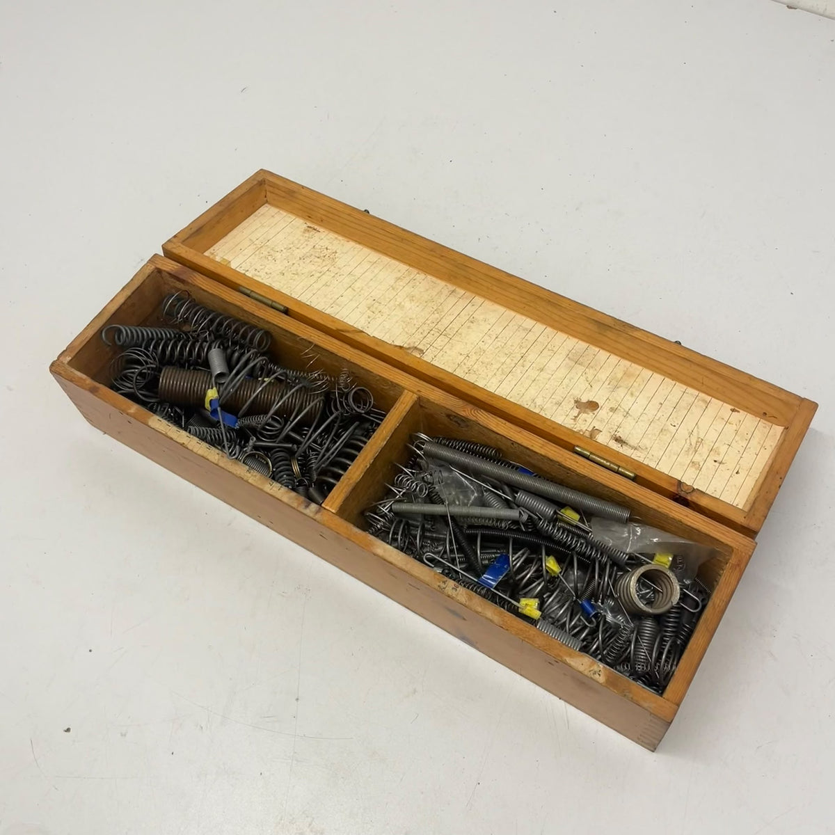 
                  
                    Box of Mixed Spring
                  
                