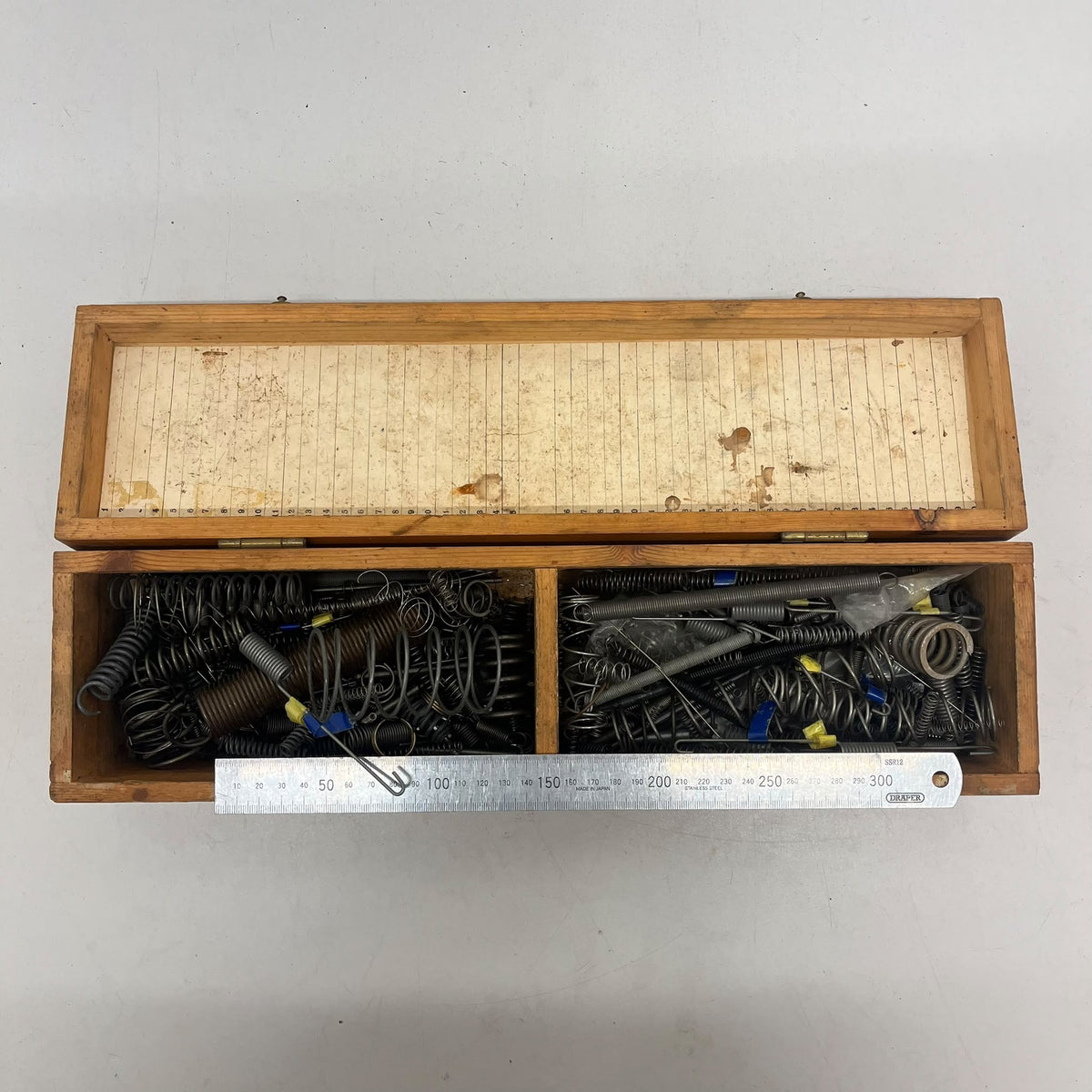 
                  
                    Box of Mixed Spring
                  
                