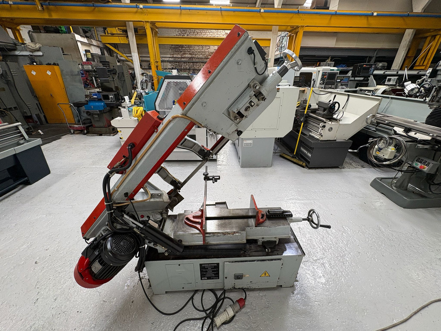 
                  
                    XYZ UE-250A Horizontal Bandsaw (2003)
                  
                