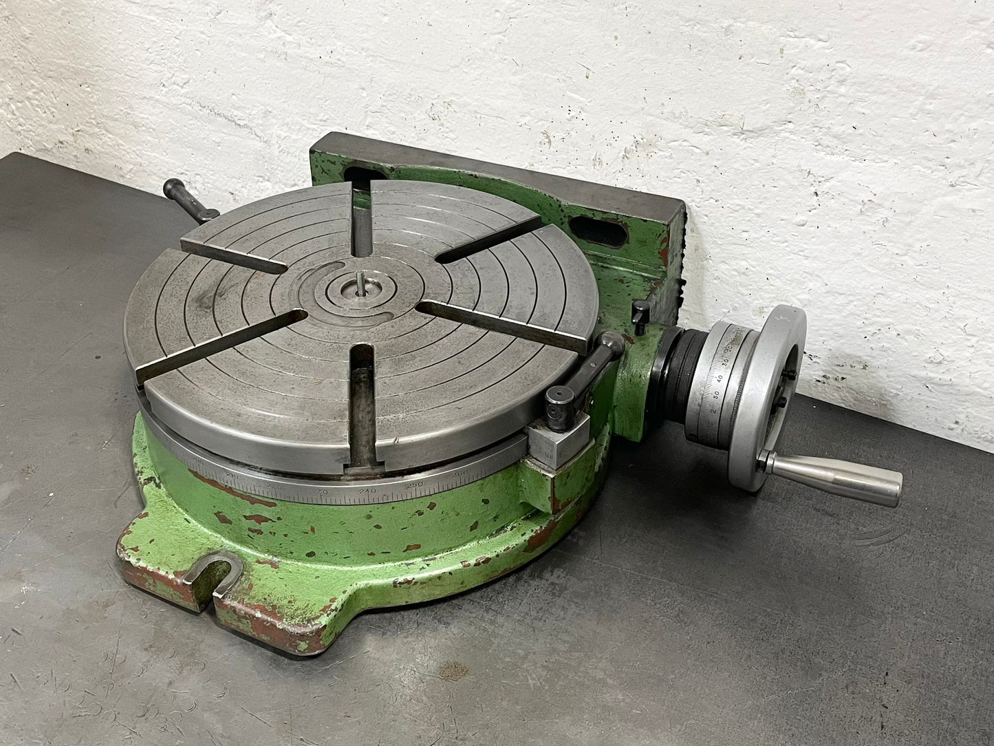 
                  
                    350mm Ø Rotary Table in Excellent Condition
                  
                