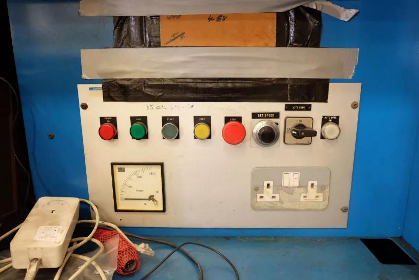 
                  
                    IRD Model B750 End Drive Balancing Machine
                  
                